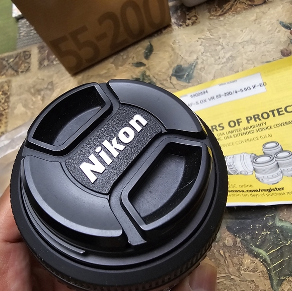 Nikon AF-S DX 55-200mm f/4-5.6 G ED Auto Focus-S DX Nikkor Zoom Lens - Picture 8 of 9